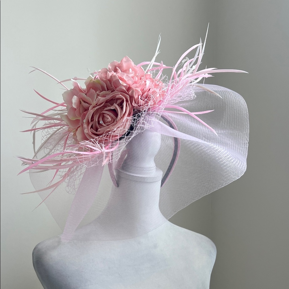 New NWT Whittall and Shan pink facinator